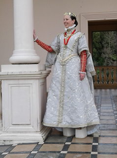 The silver brocade Mongil Trancado (back-laced gown) with metalthread lace trim, worn at Mid-Winter Coronation, 2018